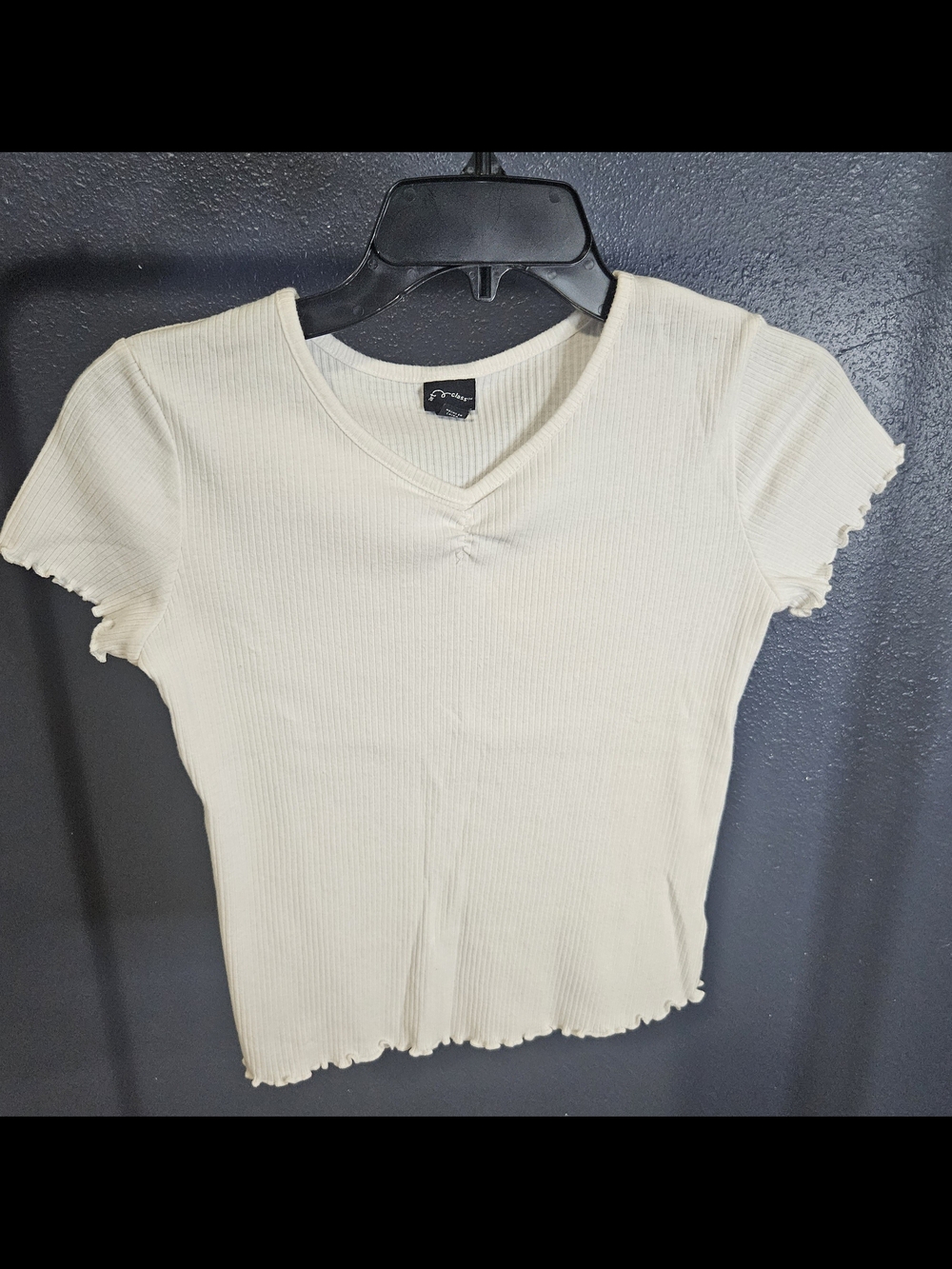 Art Class White Ribbed V‑Neck Crop Top